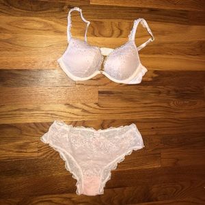 Victoria’s Secret bra lingerie set